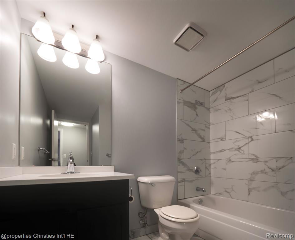 250 E Harbortown Drive, 805, Detroit, MI 48207 — Photo 13