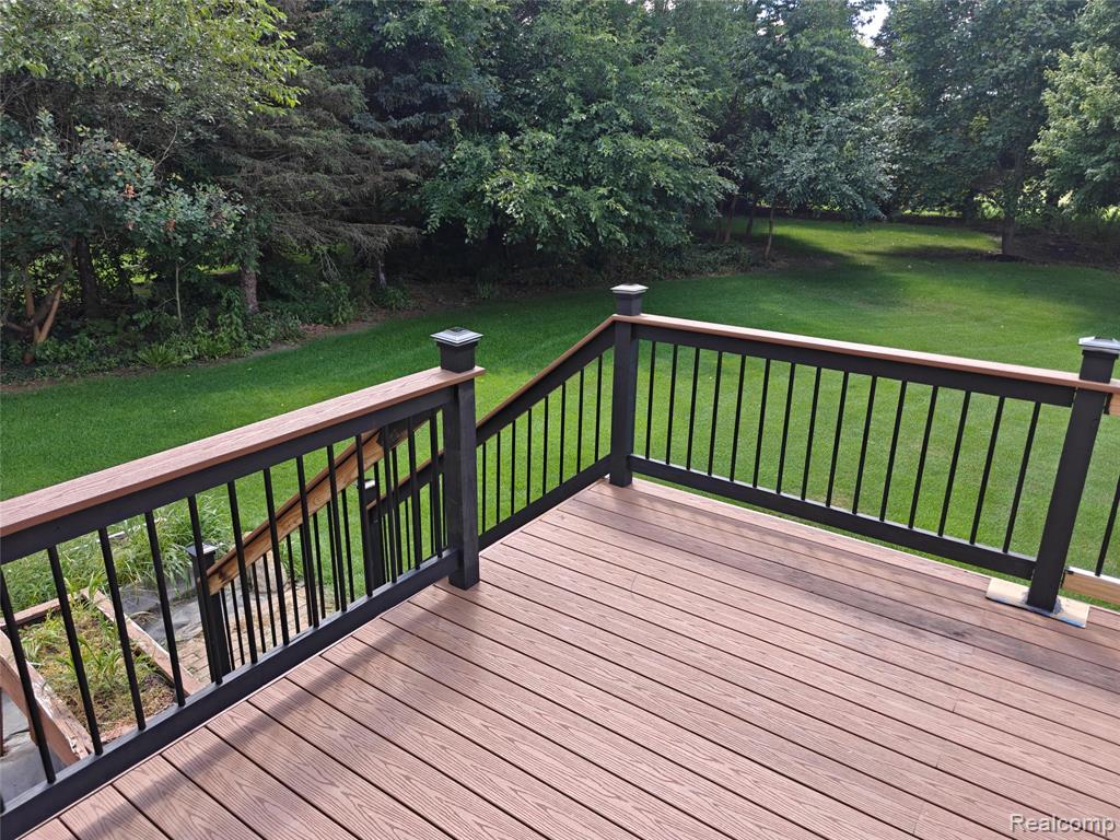 221 Maplewood Drive, 28, Clarkston, MI 48348 — Photo 9