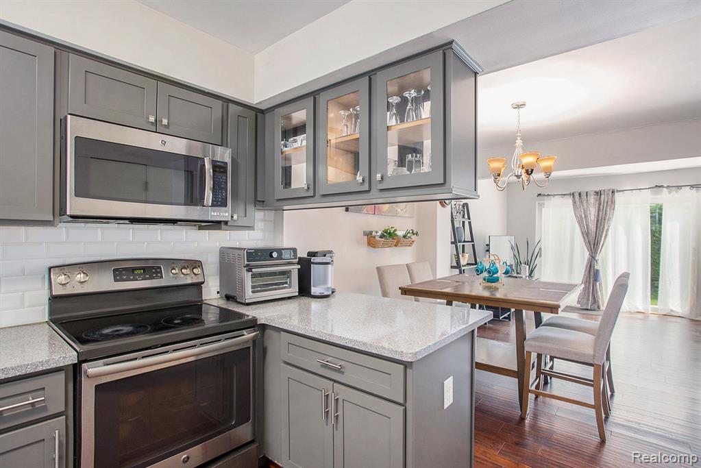 739 Kirts Boulevard, Troy, MI 48084 — Photo 9