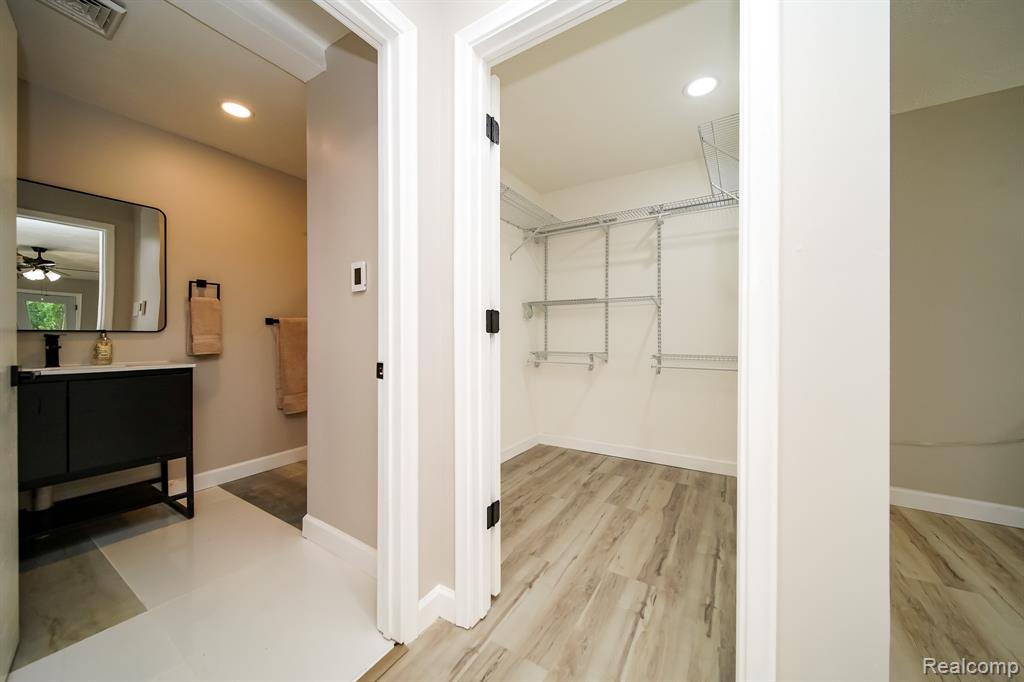 19041 Bungalow Drive, Lathrup Village, MI 48076 — Photo 54