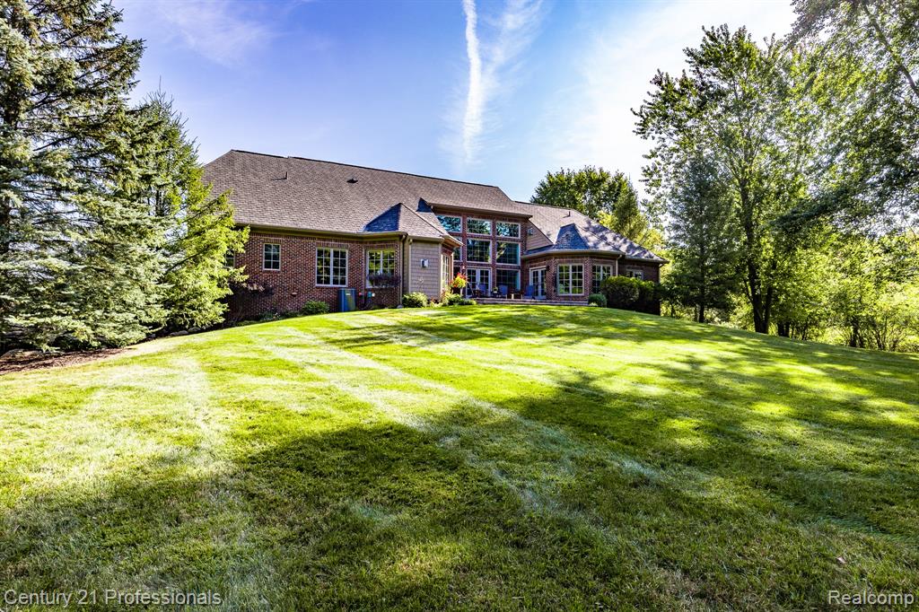 8242 Pine Hollow Court, Grand Blanc, MI 48439 — Photo 73
