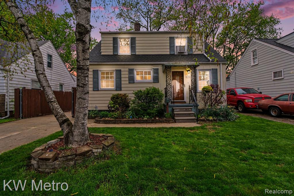 21945 Cyman Avenue, Warren, MI 48091