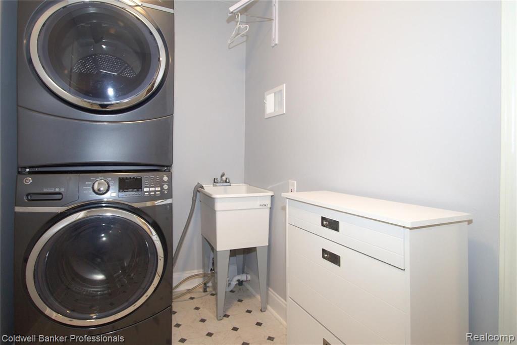 3110 VILLAGE Circle, Ann Arbor, MI 48108 — Photo 16