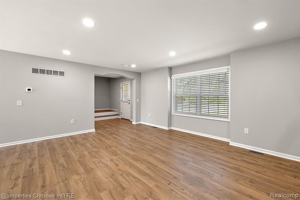 4125 S Newton Road, Commerce Twp, MI 48390 — Photo 8