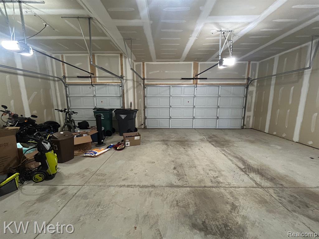 2323 E MAPLE Road, Troy, MI 48083 — Photo 17