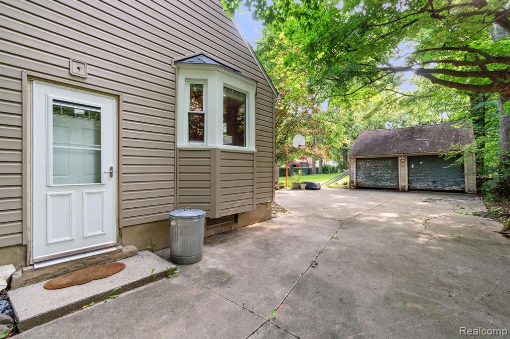 4311 FENTON Road, Flint, MI 48507 — Photo 31