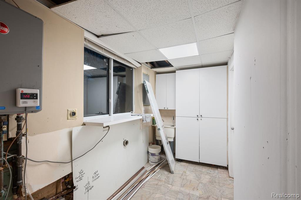 6551 Mayburn Street, Dearborn Heights, MI 48127 — Photo 31