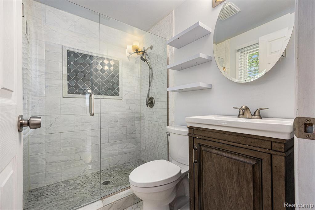 20740 Marter Road, Grosse Pointe Woods, MI 48236 — Photo 15