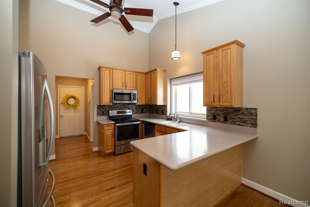 6056 Lochmore Drive, 49, Commerce Twp, MI 48382 — Photo 9