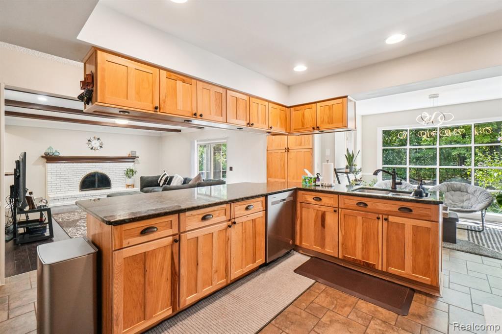 585 Timberline Drive, Rochester Hills, MI 48309 — Photo 9