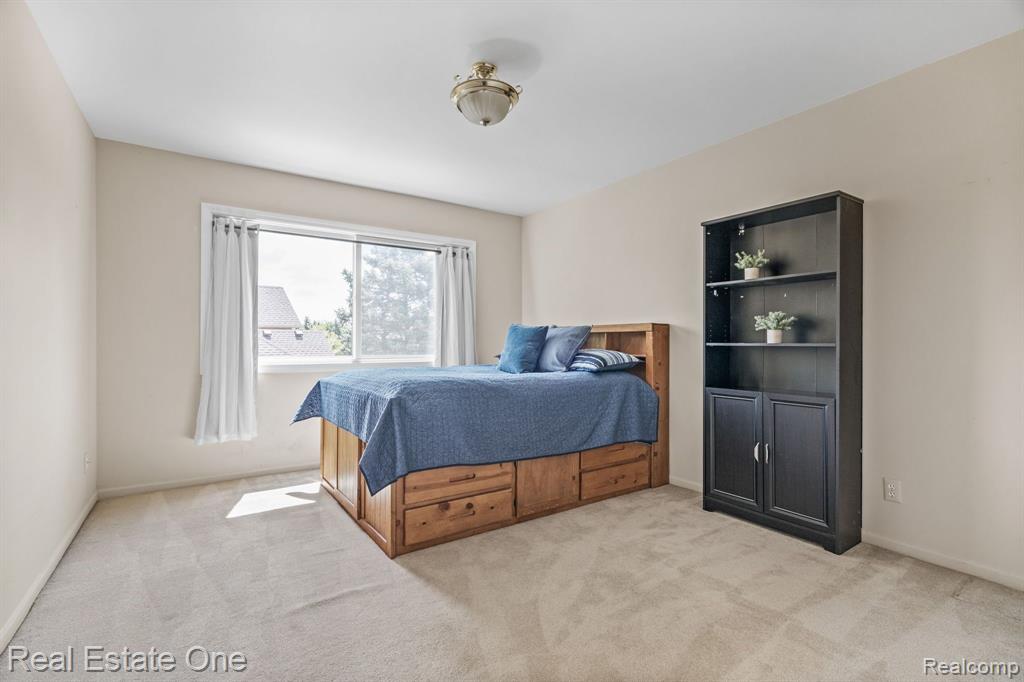 4458 HYCLIFFE Drive, Troy, MI 48098 — Photo 30