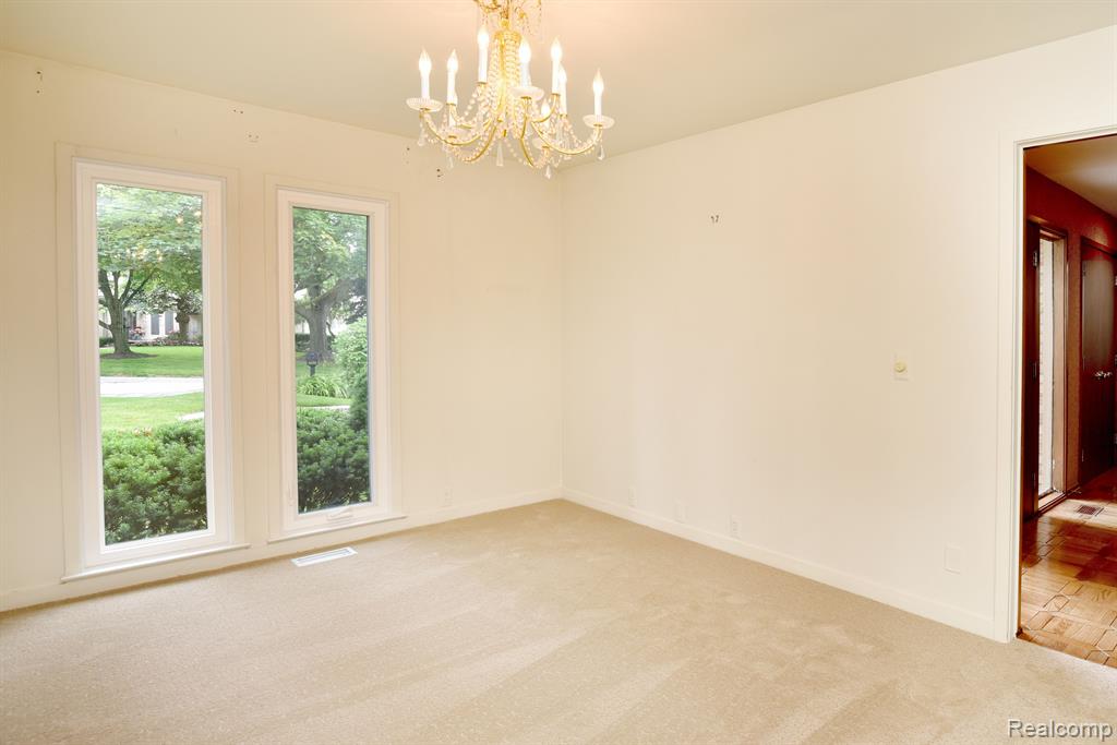 5132 WOODLANDS Lane, Bloomfield Hills, MI 48302 — Photo 16