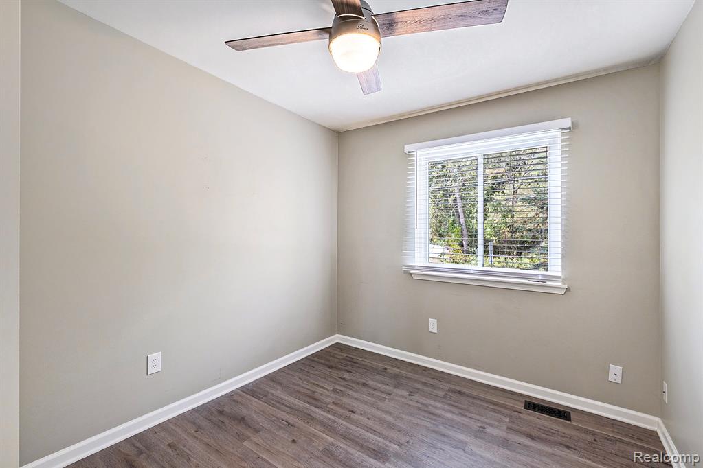 12147 Torrey Road, Fenton, MI 48430 — Photo 10