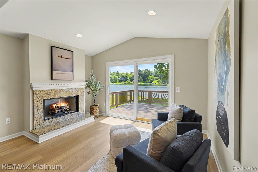 11624 ISLAND COURT, Hartland, MI 48353 — Photo 7