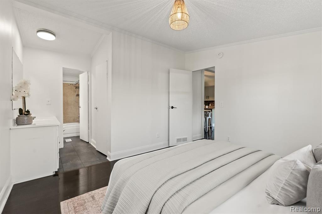 2900 Hensman Street, Keego Harbor, MI 48320 — Photo 11
