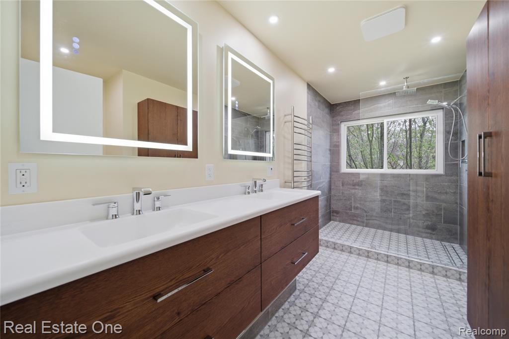 8135 Kimble Drive, Pinckney, MI 48169 — Photo 21