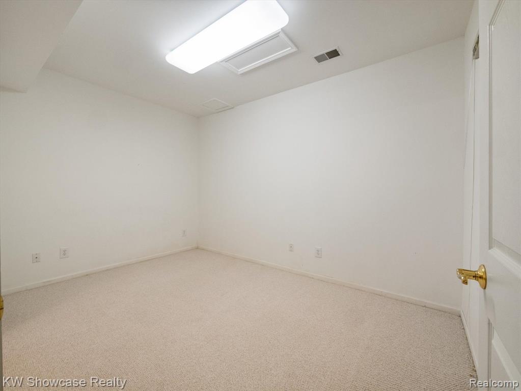 61011 EVERGREEN, South Lyon, MI 48178 — Photo 41