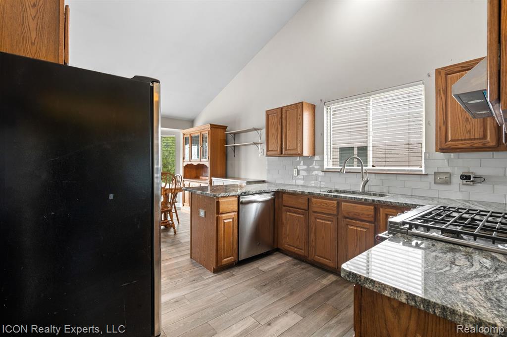 47697 BARCLAY Court, Shelby Twp, MI 48317 — Photo 14