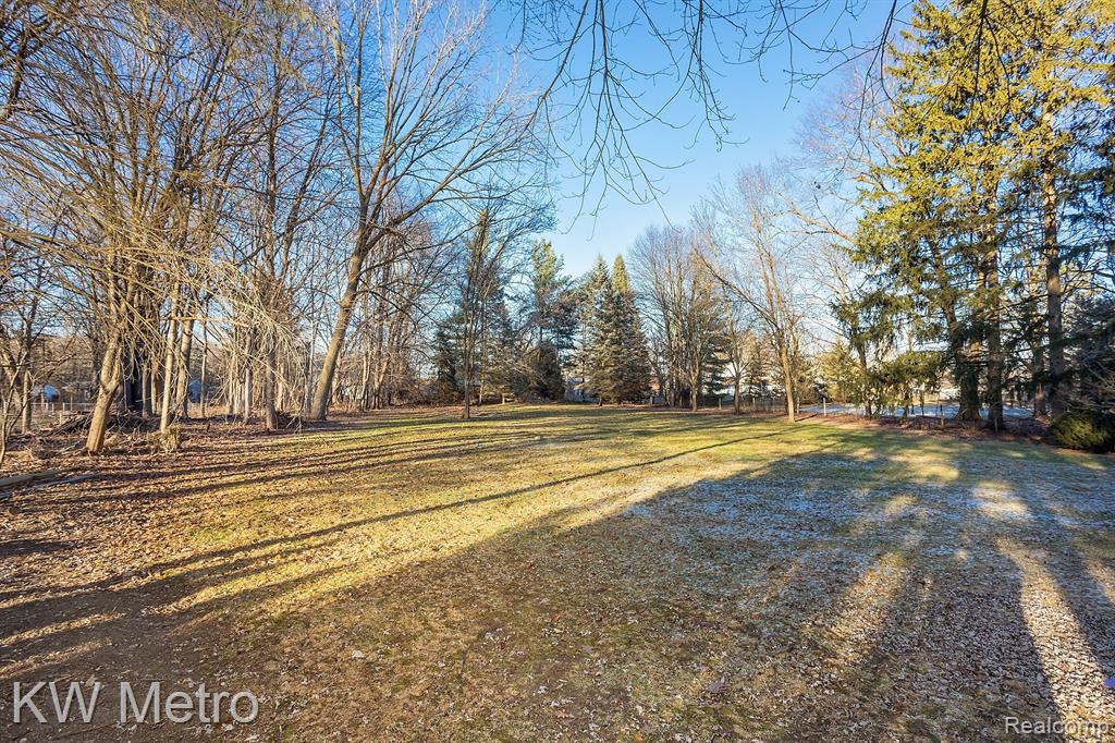 685 TRINWAY Drive, Troy, MI 48085 — Photo 47