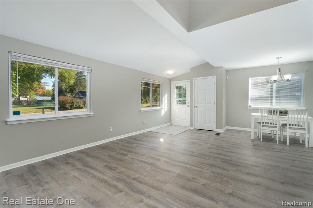 4281 Marcus Road, Waterford, MI 48329 — Photo 9