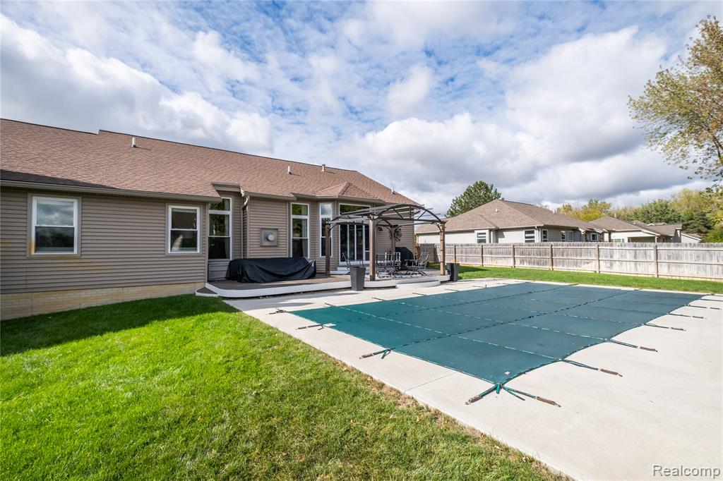 2410 Torrey Grove Court, Fenton, MI 48430 — Photo 32