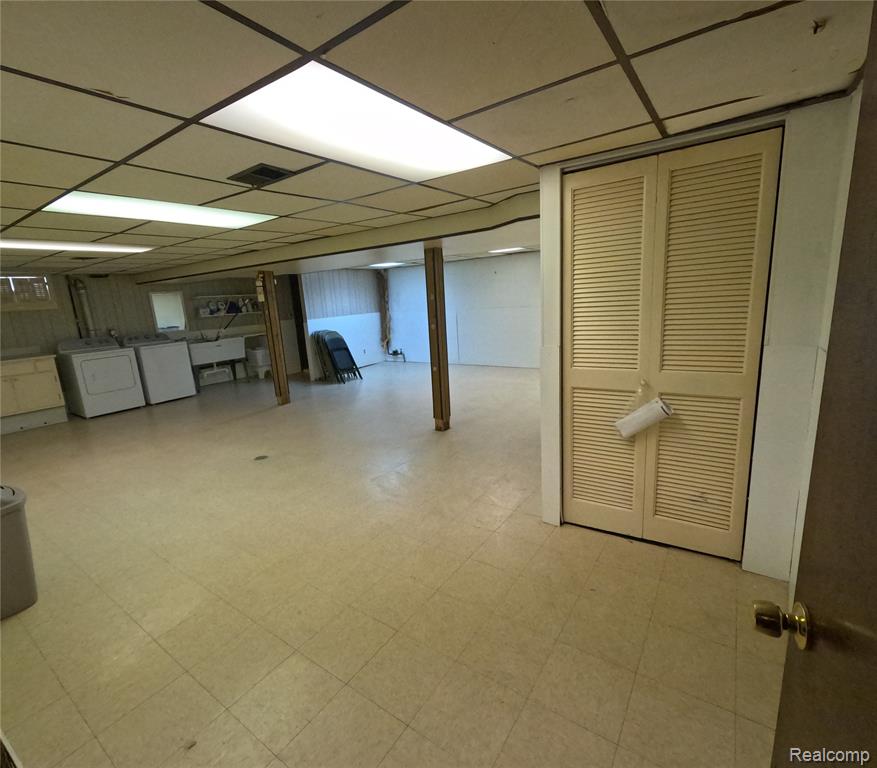 6876 Continental Avenue, Warren, MI 48091 — Photo 32