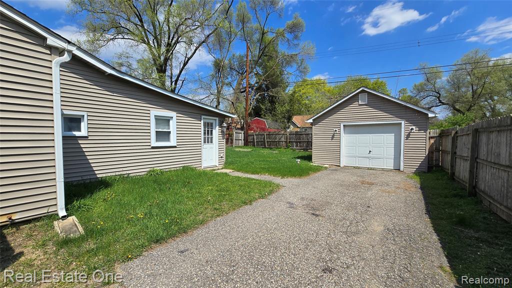 3148 Woodlawn Street, Commerce Twp, MI 48390 — Photo 13