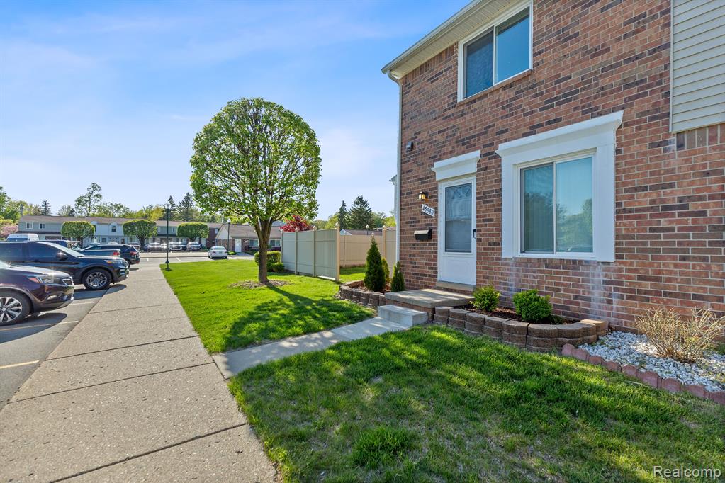 45880 KENSINGTON Street, Utica, MI 48317 — Photo 22