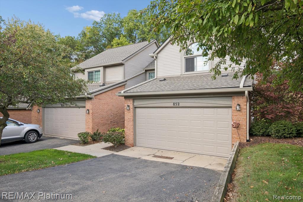 852 Woodridge Hills Drive, Brighton, MI 48116 — Photo 4
