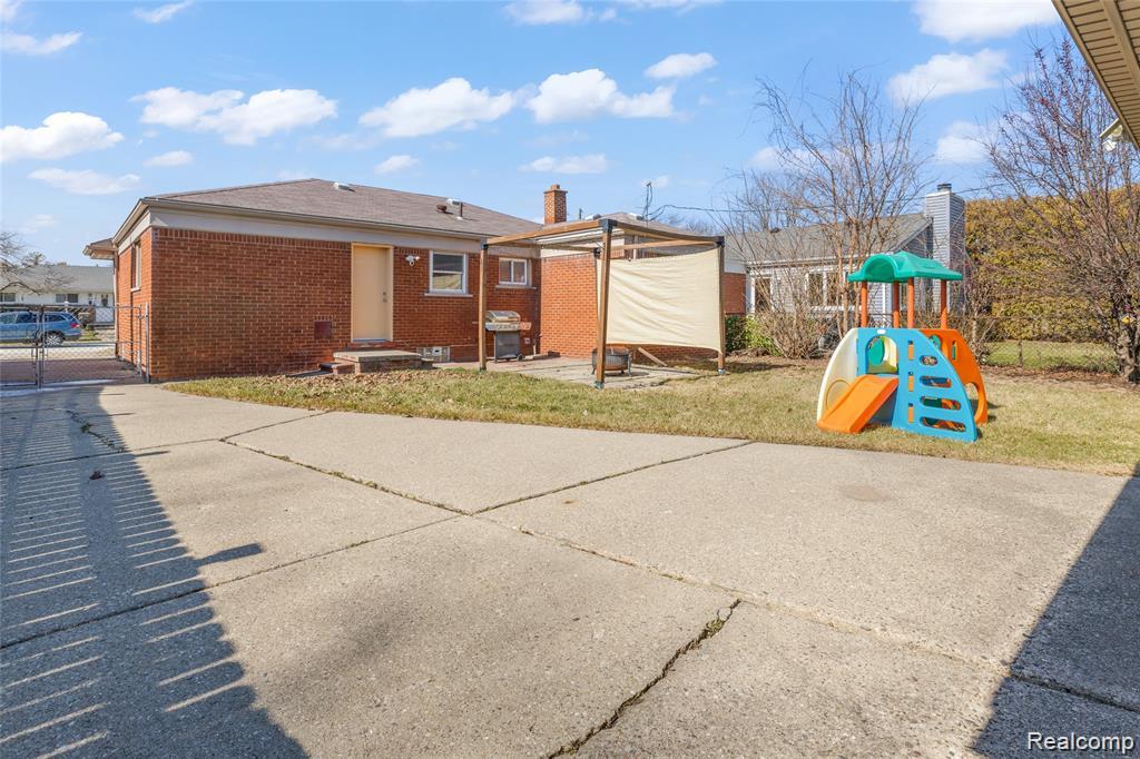 6452 Arcola Street, Garden City, MI — Photo 4