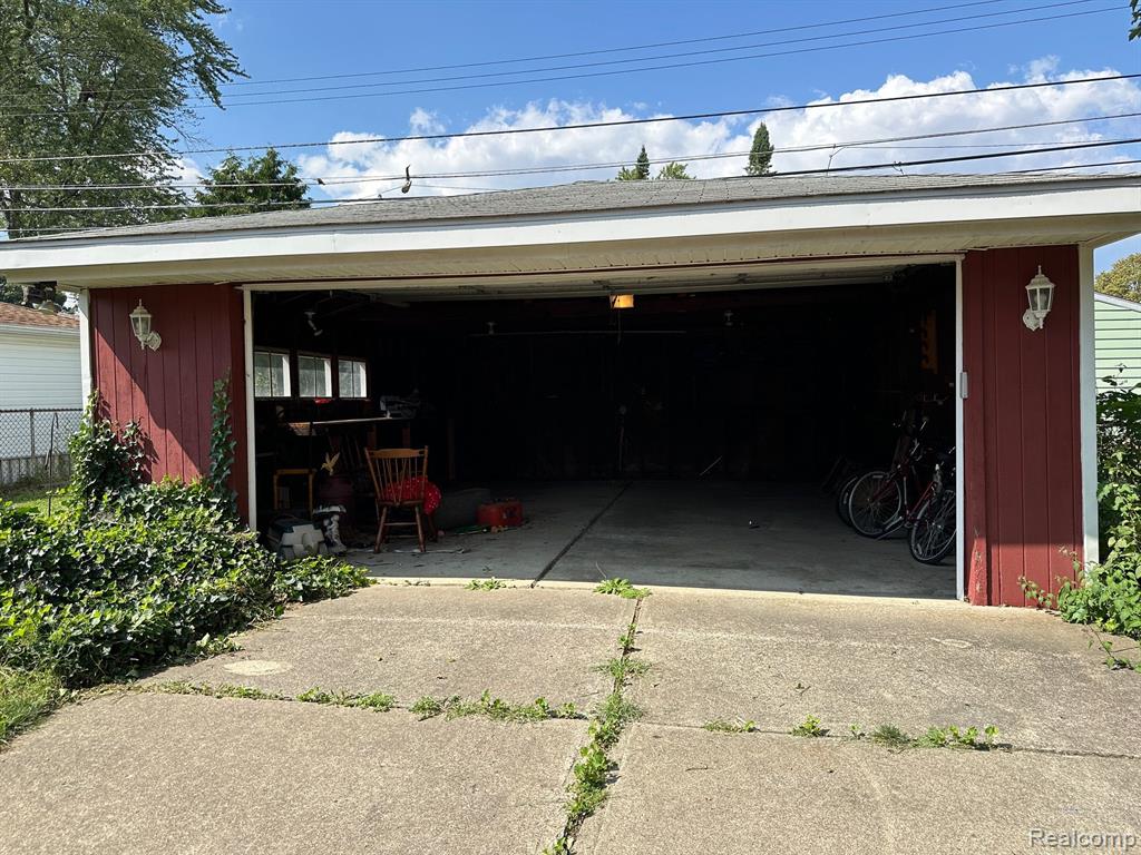 624 RIVERBANK Street, Lincoln Park, MI 48146 — Photo 33