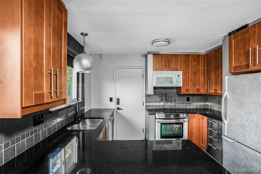 42266 Woodward Avenue, Bloomfield Hills, MI 48304 — Photo 13