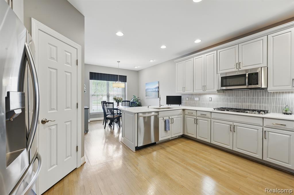 44586 BROADMOOR Circle N, Northville, MI 48168 — Photo 2