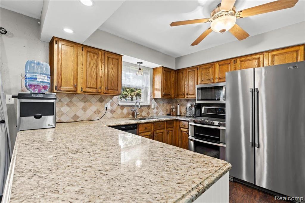 7677 MCCLEMENTS Road, Brighton, MI 48114 — Photo 3