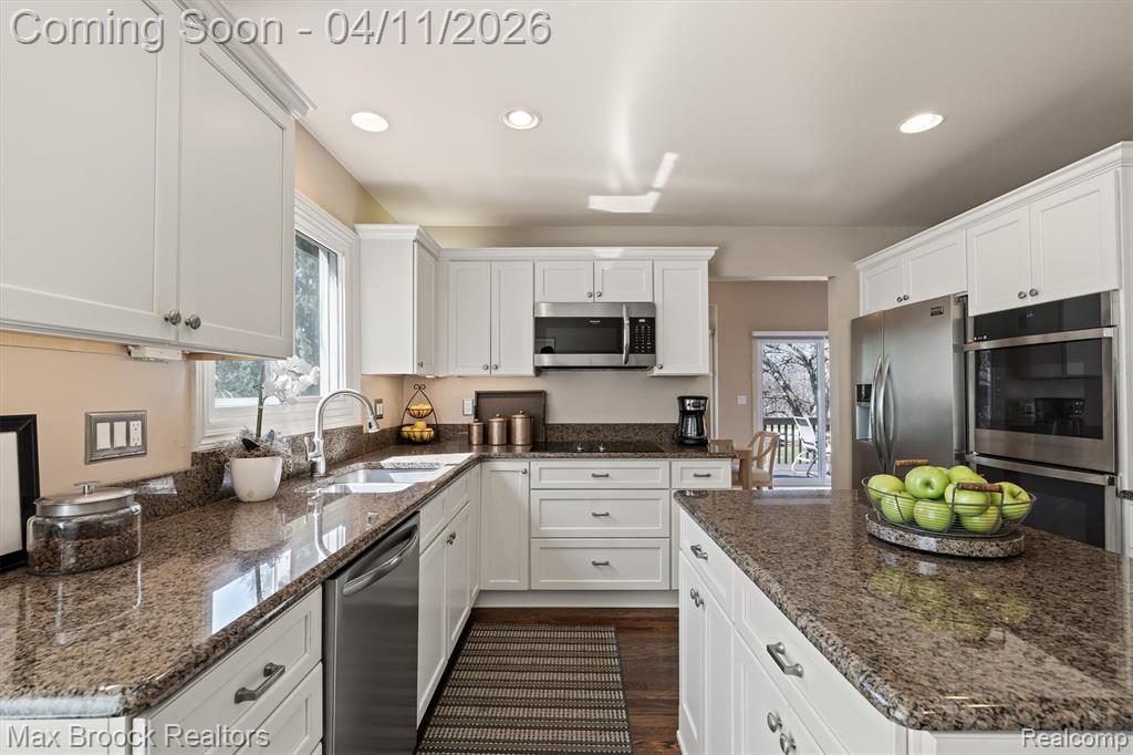 5010 Lake Vista Drive, West Bloomfield, MI 48323 — Photo 7