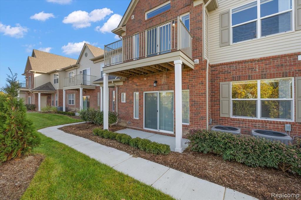 8280 Heywood Circle, 2, Sterling Heights, MI 48312 — Photo 4