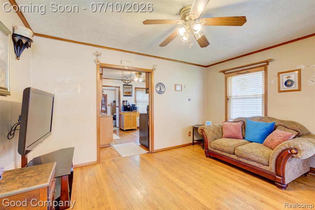 520 E Hudson Avenue, Madison Heights, MI 48071 — Photo 2