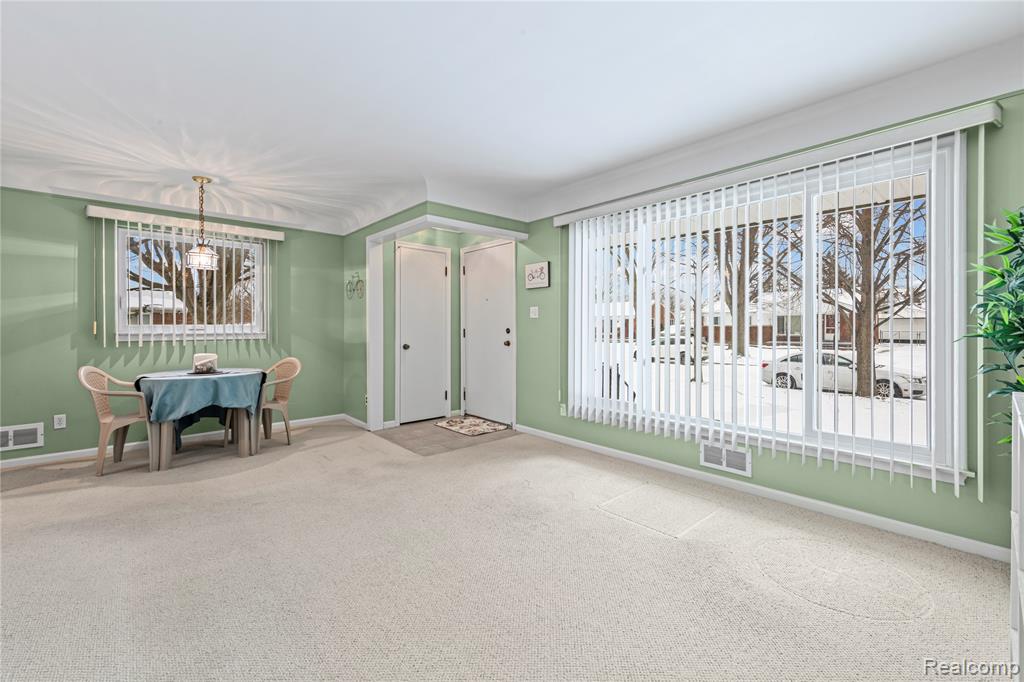 1069 Chippewa Street, Mount Clemens, MI 48043 — Photo 9