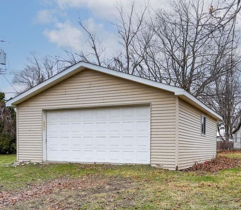 935 MCCLELLAN Street, Lake Orion, MI 48362 — Photo 40
