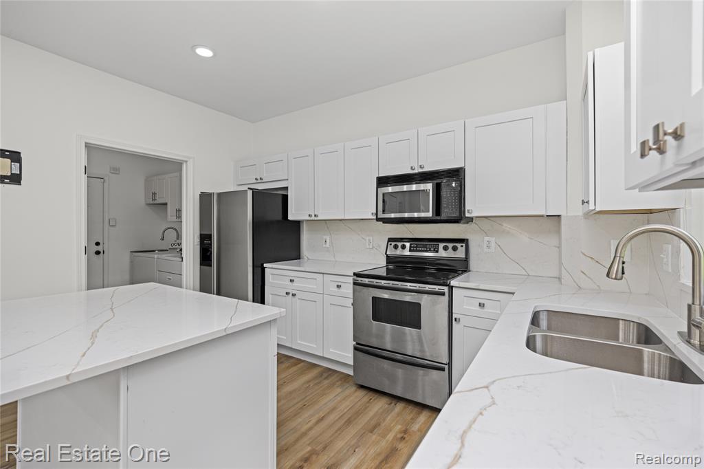 7382 Gateway Drive, West Bloomfield, MI — Photo 16