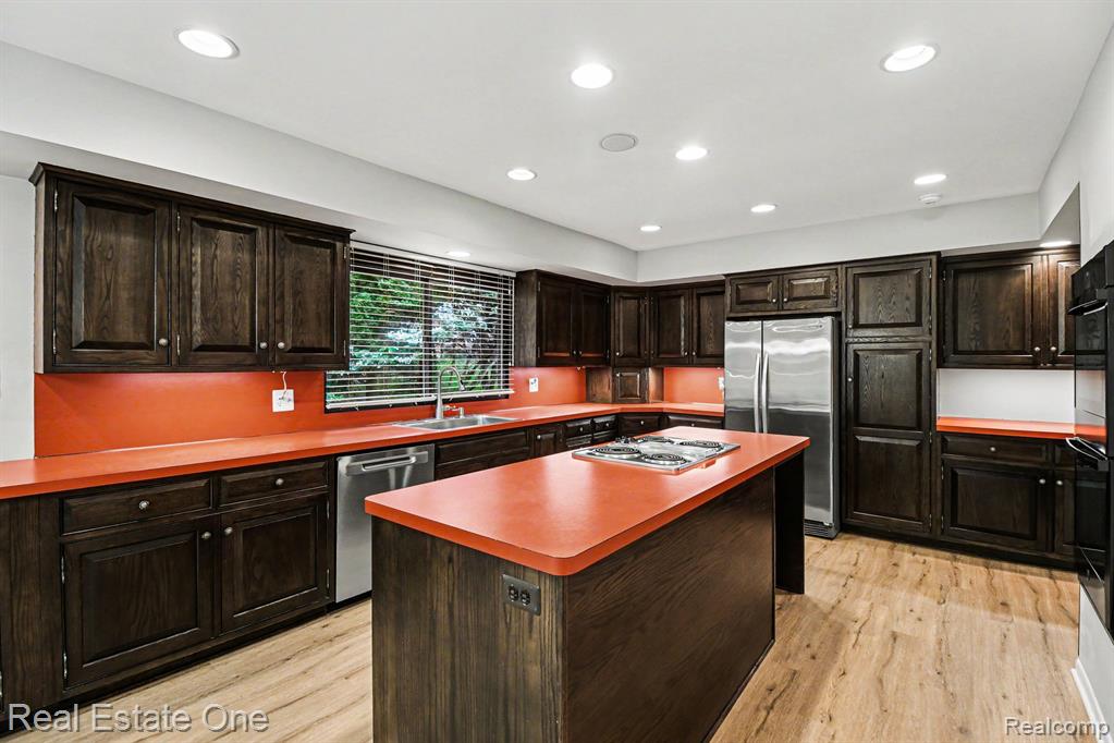4757 Hardwoods Drive, West Bloomfield, MI 48323 — Photo 23