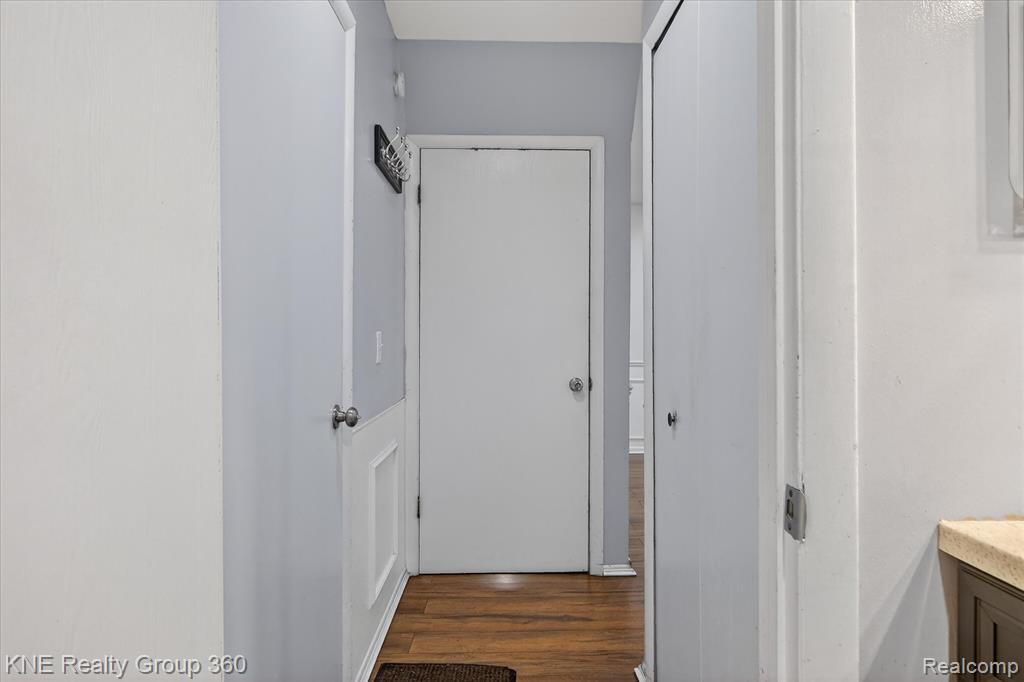 8092 Willow Lane, Warren, MI 48093 — Photo 19