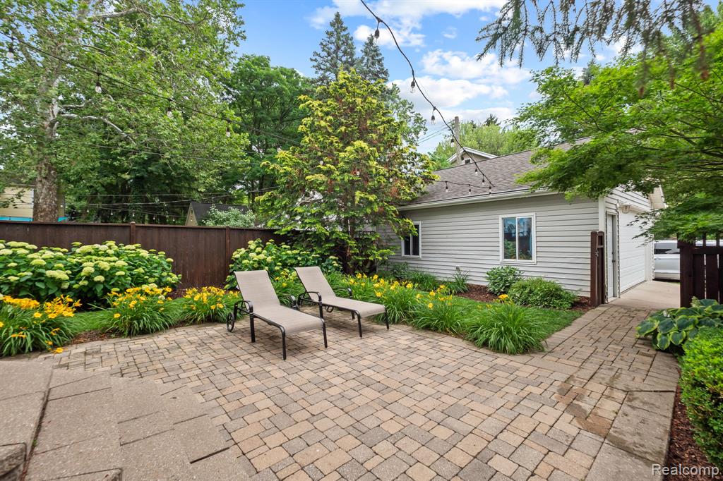 902 E 6th Street, Royal Oak, MI 48067 — Photo 31