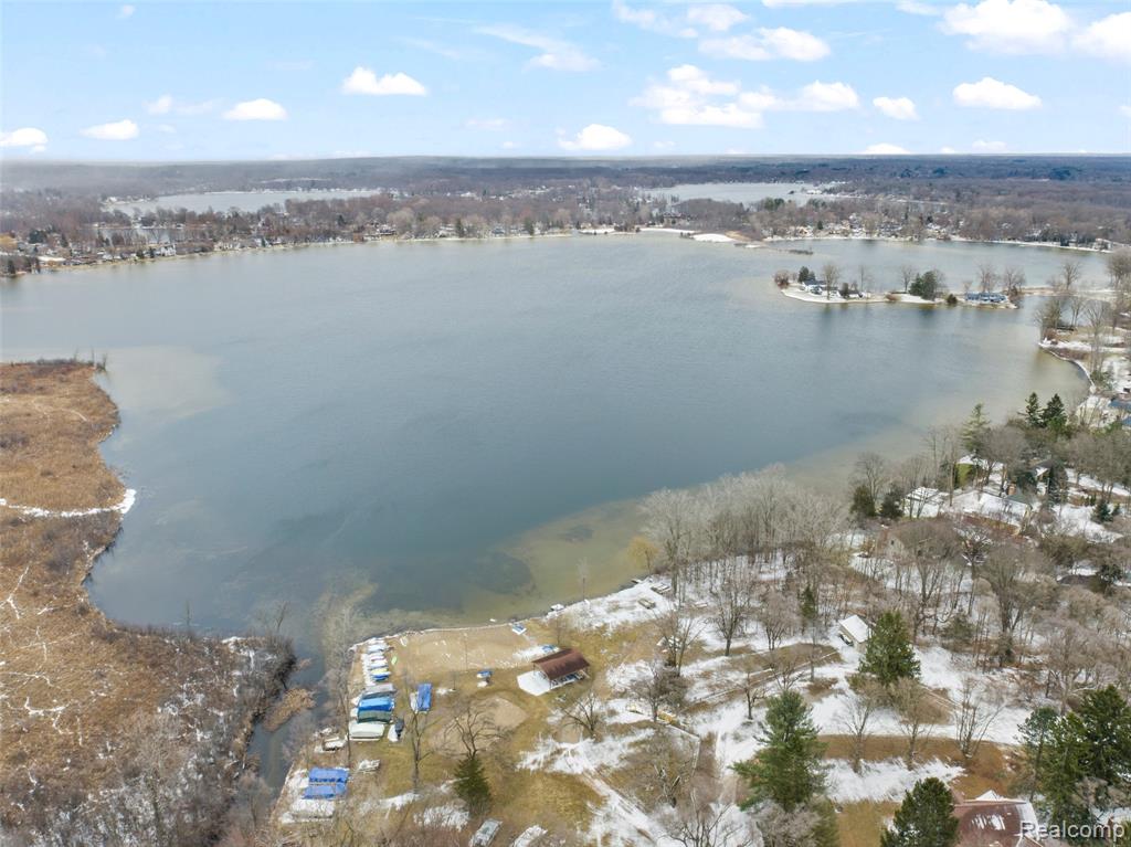 3778 Ponchartrain Drive, Pinckney, MI 48169 — Photo 33