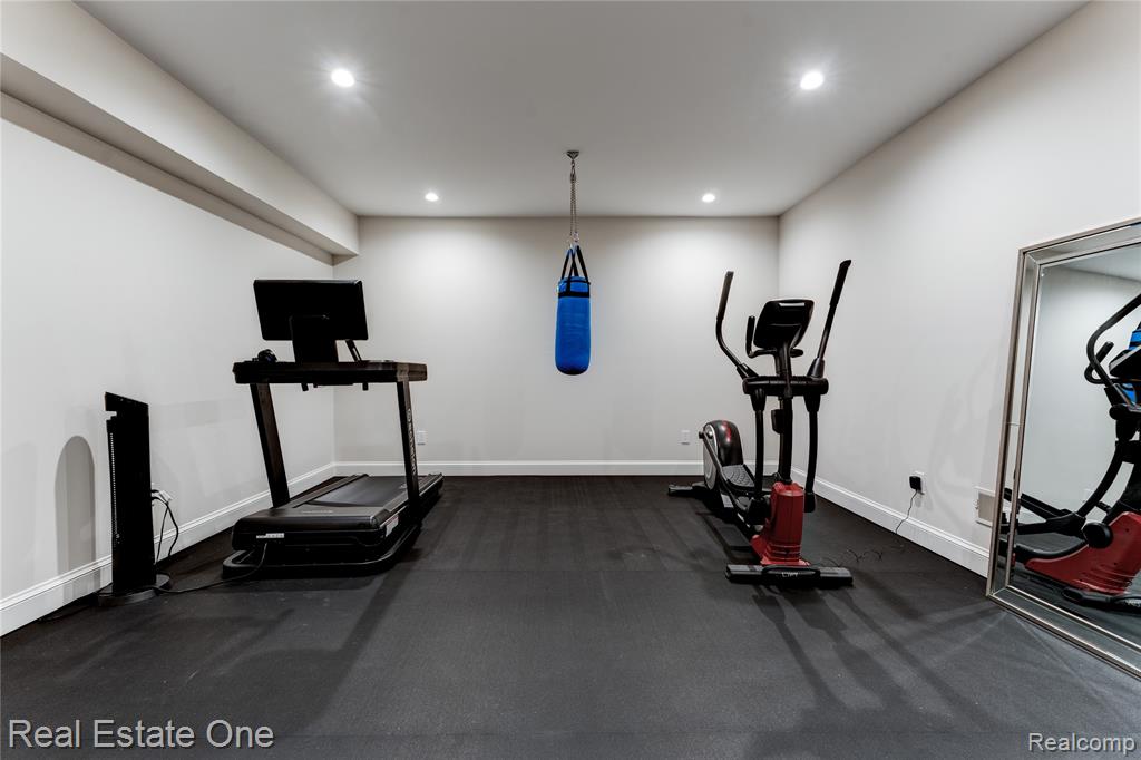 3370 Bloomcrest Drive, Bloomfield Hills, MI, 48304