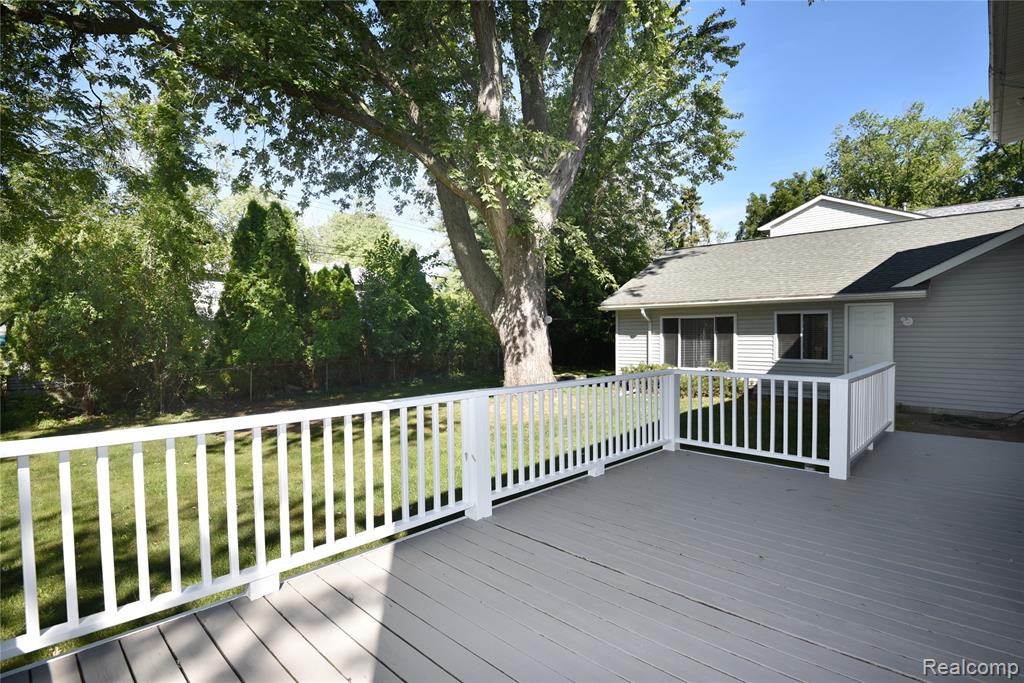 3800 Lakeview Boulevard, Orchard Lake Village, MI 48324 — Photo 35