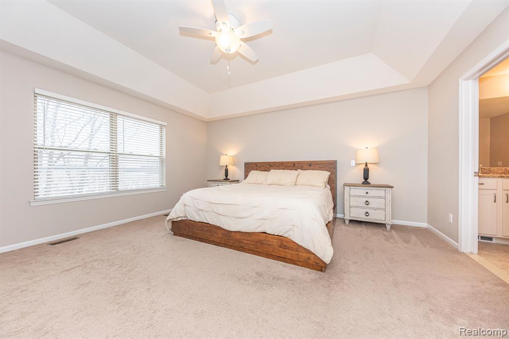 806 LAKE WOODS Drive, Canton, MI 48188 — Photo 29