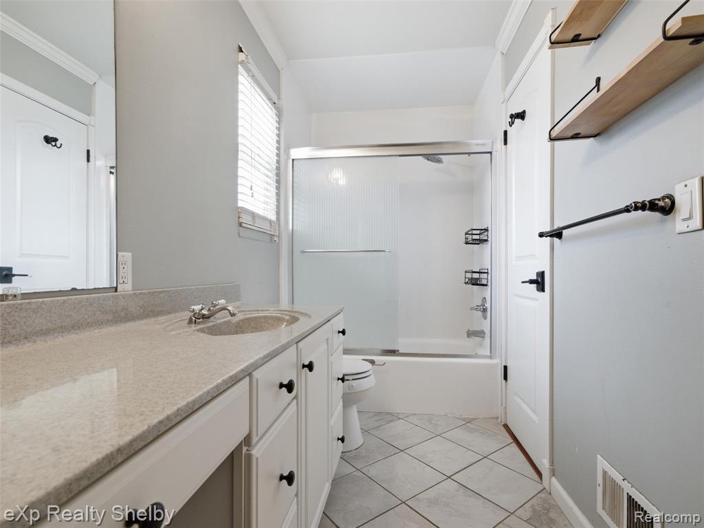 41670 Amberly Drive, Clinton Twp, MI 48038 — Photo 20