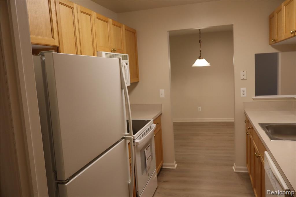 4580 BERKSHIRE Drive, Sterling Heights, MI 48314 — Photo 20