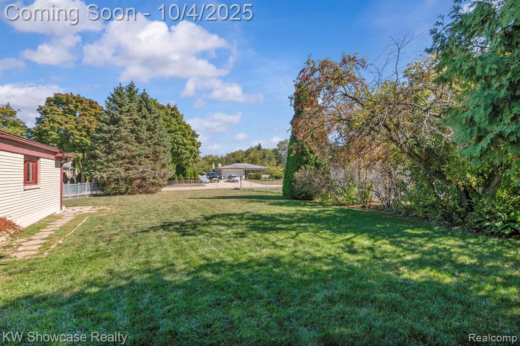 8644 Independence Drive, Sterling Heights, MI 48313 — Photo 26